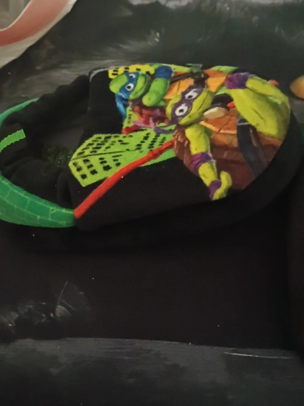 Kids' Cartoon Turtle Slip-On Slippers in Black and Green
